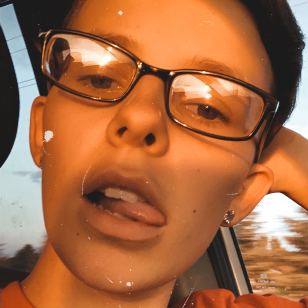 Meet your Posher, Sidonia